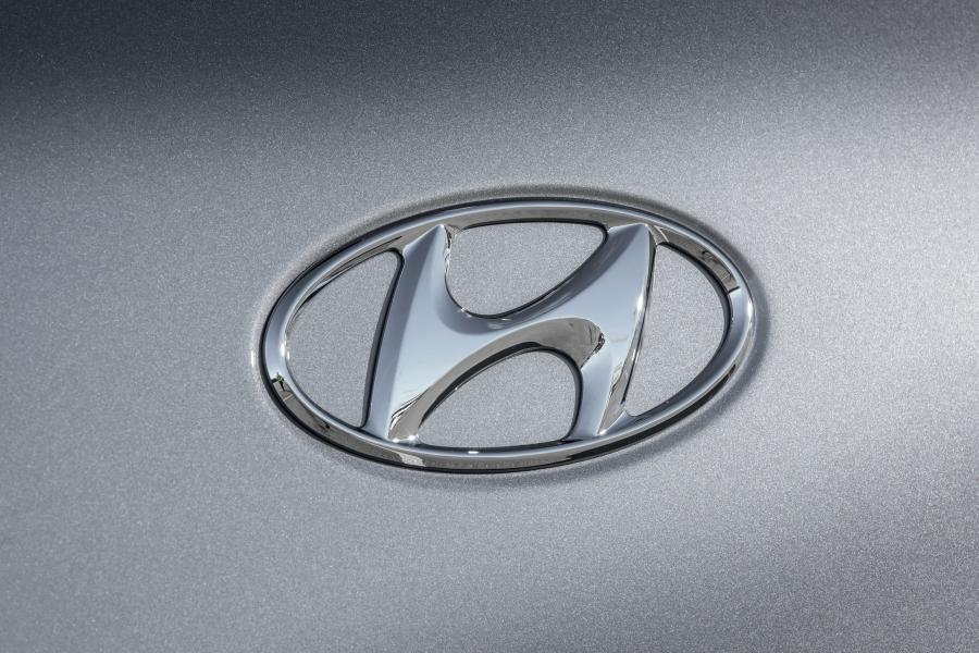Логотип Hyundai i800 2018 года  (фото 18 из 19)